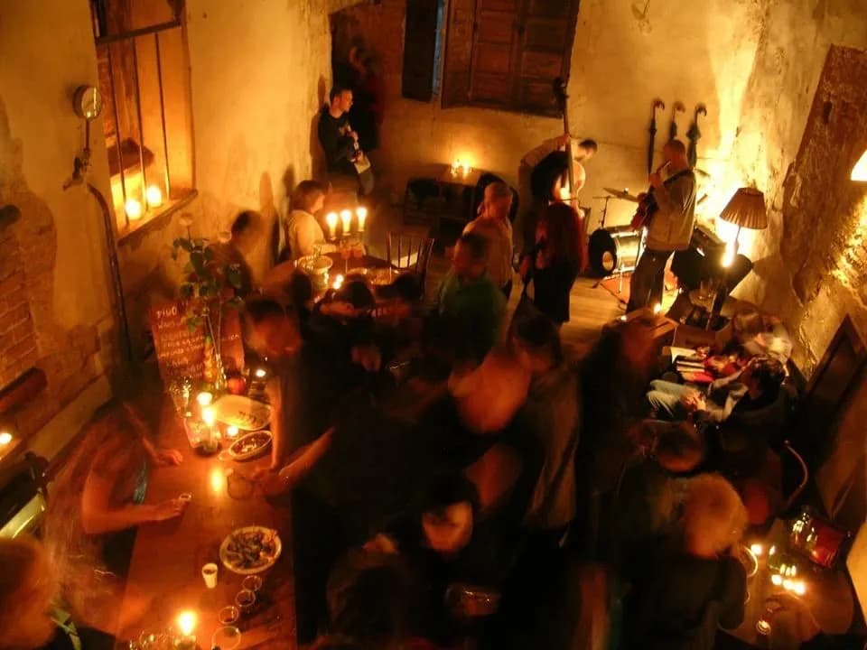 Skład butelek klub w Warszawie – unikalna atmosfera i wydarzenia