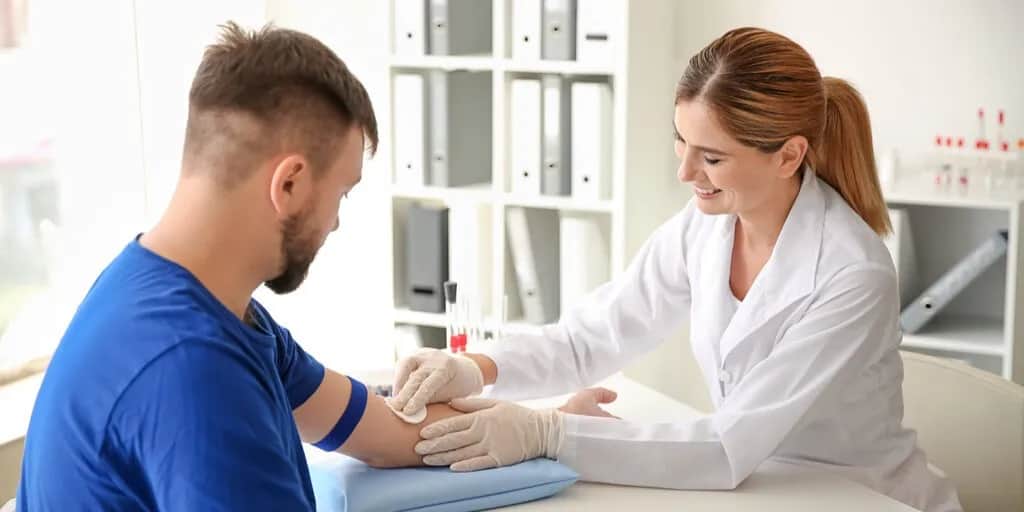 Oto 5 alarmujących objawów niskiego testosteronu u mężczyzn!