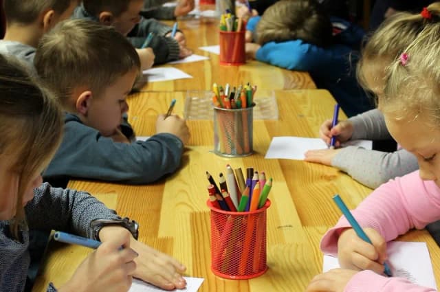 Praca z dziećmi: Satysfakcjonująca kariera i możliwości rozwoju